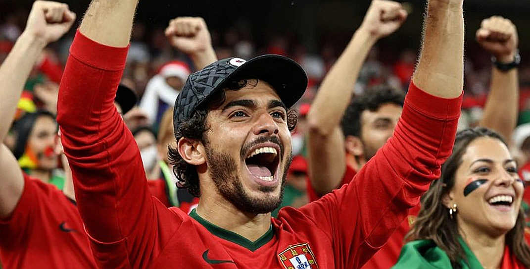 লাইন ১২: রাতভর ট্রেনে আটকে ছিলেন যাত্রীরা, ট্র্যাক ধরে হেঁটে বেরোনোর বিবরণ