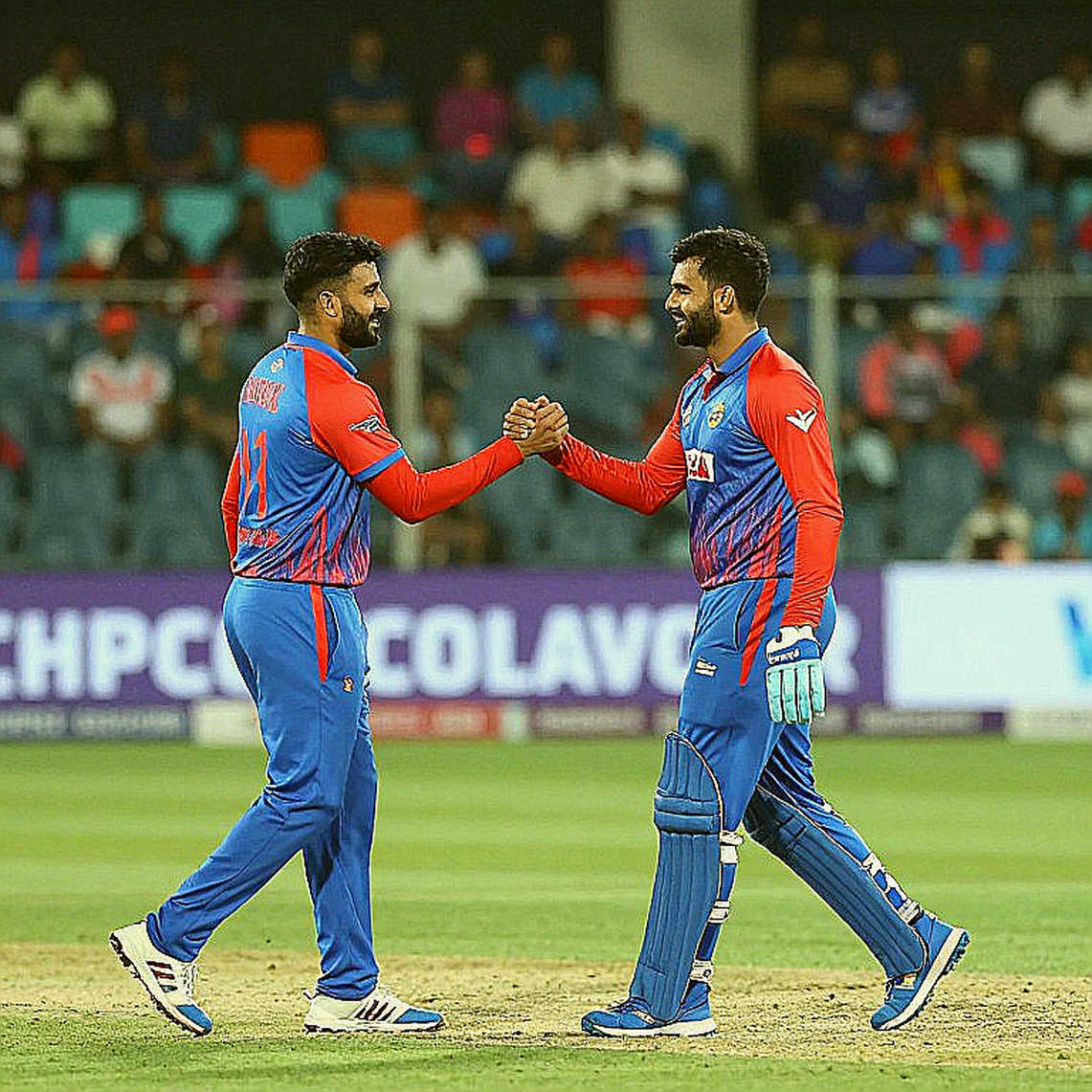 ১০৬ টেস্টের একটি হাত, একটি অভিষেক আর চারটি নীরবতা: টসের কাগজে লেখা দুটি বোর্ডের খতিয়ান