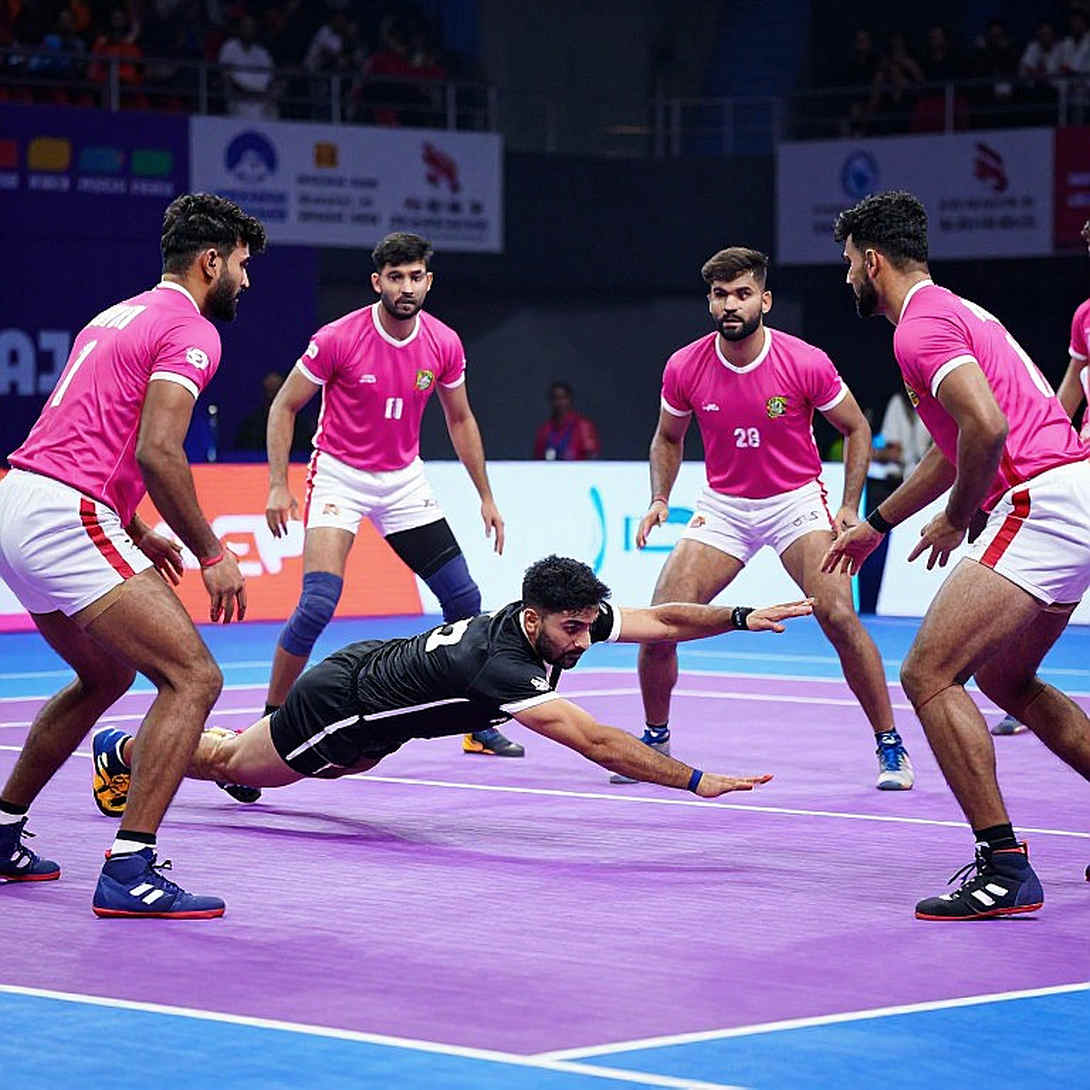 ভিয়েতনামের নীরব স্টেডিয়াম: পাবজির দুই নিষিদ্ধ খেলোয়াড়, ৪১ লাখ স্বাক্ষর আর একটি শাসন-প্রশ্ন